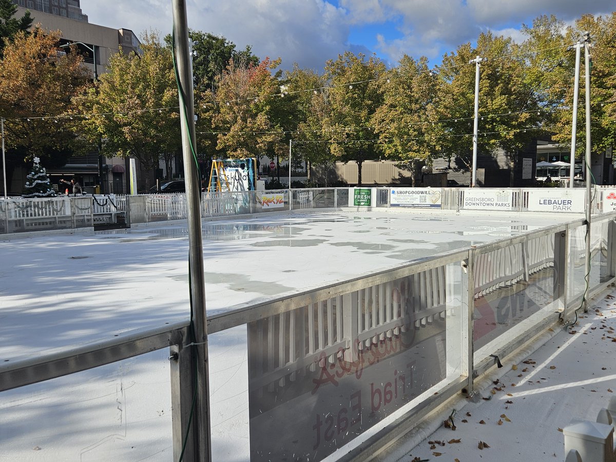 We know it’s still fall, but the ice skating rink at LeBauer Park is OPEN! ⛸️ Stop by downtown Greensboro and kick off the holiday season early!❄️
#IceSkating #HolidayFun #Greensboro