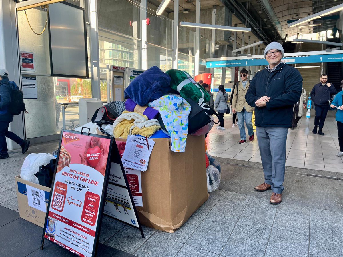 henryyaormd's tweet photo. š§¤@BlanketBC is hosting the 14th annual #DriveOnTheLine campaign to support fellow British Columbians.
Volunteers will be at the @TransLink #RichmondBC stations today (Nov 15) & tomorrow (Nov 16) 9am - 5pm to collect blankets, socks, scarves, mittens & toques!
#RichmondBC #BC https://t.co/zjgkGBDA97
