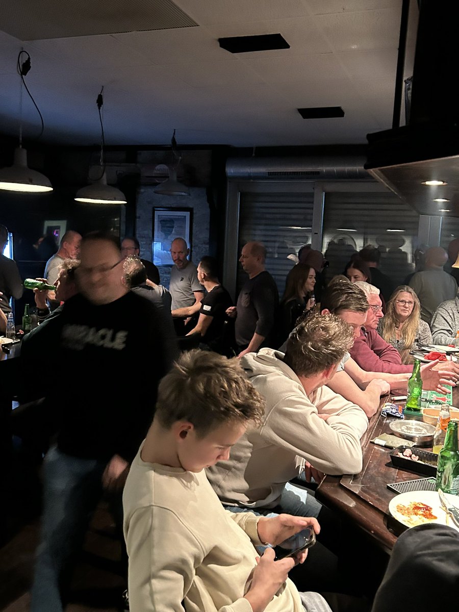 Vrijwilligersavond AMBC. Wat een inzet en bereidwilligheid van velen om gewoon zonder enige beloning daarvoor te vragen je steeds weer ervoor in te zetten zodat anderen hun sport kunnen uitoefenen. Als bestuurder kun je daar alleen maar heel trots op zijn. En dat ben ik dan ook!