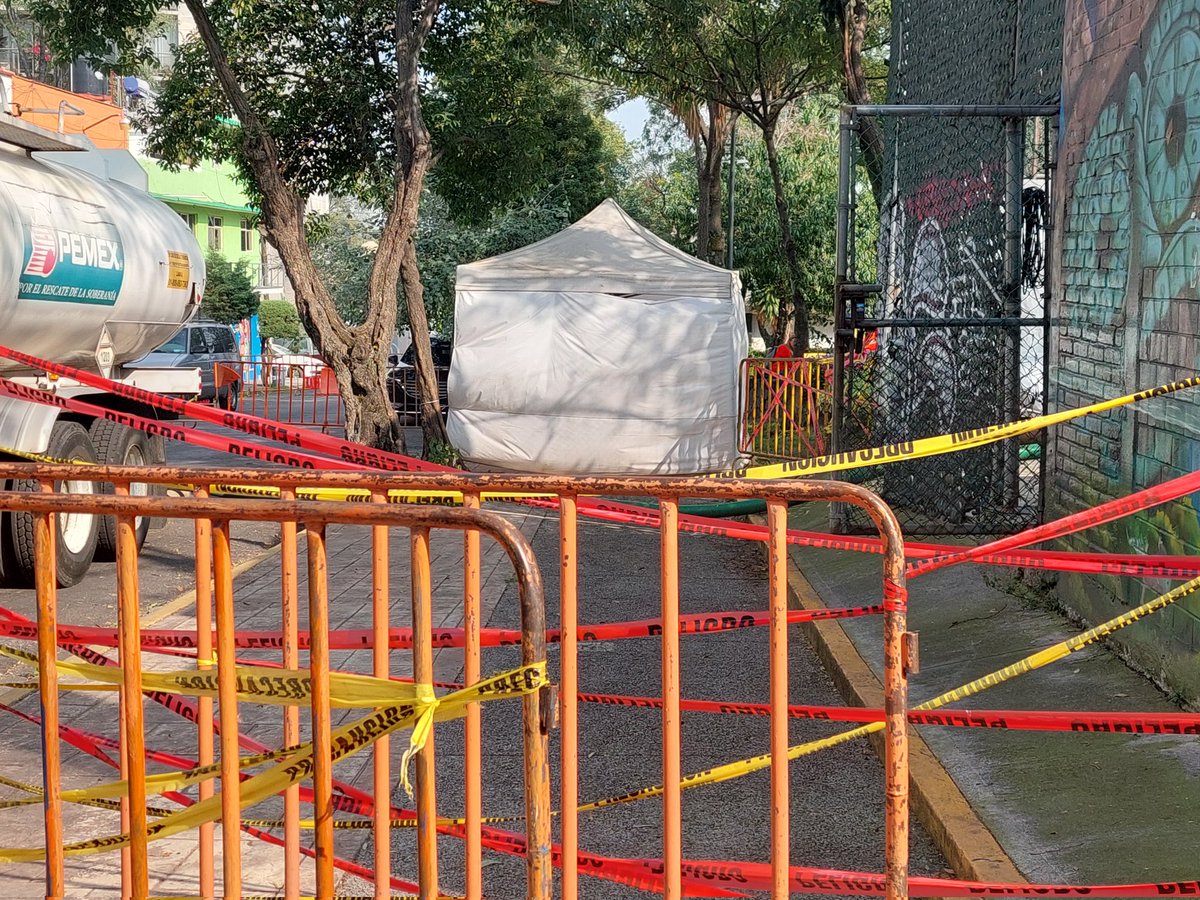 Marimar360's tweet photo. @ClaraBrugadaM no te olvides de @AlfonsoXIII_ @AlcaldiaAO siguen las pipas y las calles cerradas @BJAlcaldia @SacmexCDMX @CiroGomezL @lopezdoriga @latinus_us noviembre 2024!!! https://t.co/VZILql3Bv7