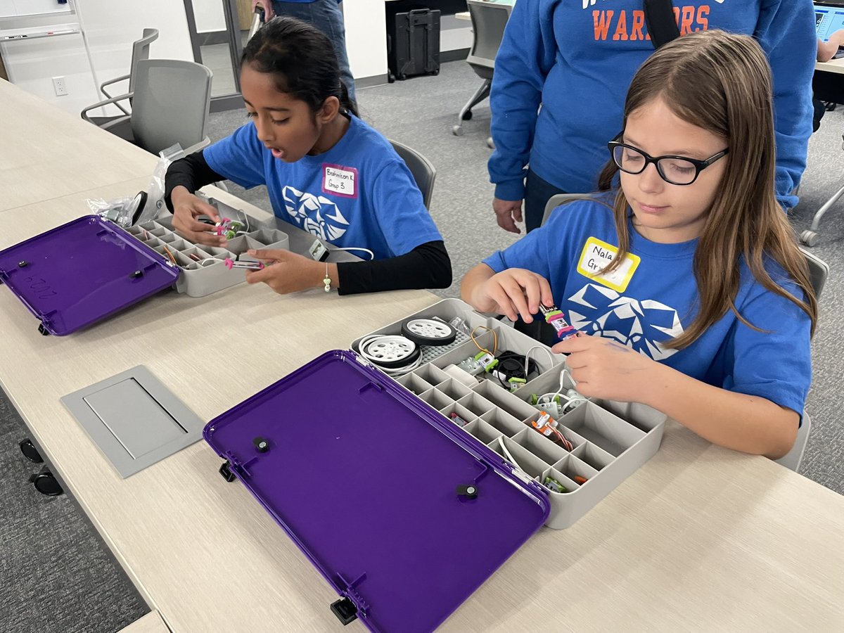 YOUR_WES's tweet photo. Our fifth graders had an amazing experience at @Endress_Hauser today! Then, they explored and had even more fun with our new STEM materials that were purchased through a grant from Johnson County Community Foundation! Thank you to our teachers and parent chaperones as well! https://t.co/4onrJo7a2B