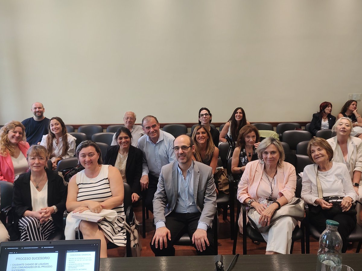 Clauross4's tweet photo. Ayer, organizado por la Oficina Delegada Quilmes de la Deleg. Lomas de Zamora, del Colegio de Escribanos de la Pcia. De https://t.co/brhtUDAVNN., se realizó un curso de capacitación para Notarios con la Escribana Zulma Dodda. 25 Notarios de la zona asistieron a la jornada. https://t.co/WDL6gxuJgT