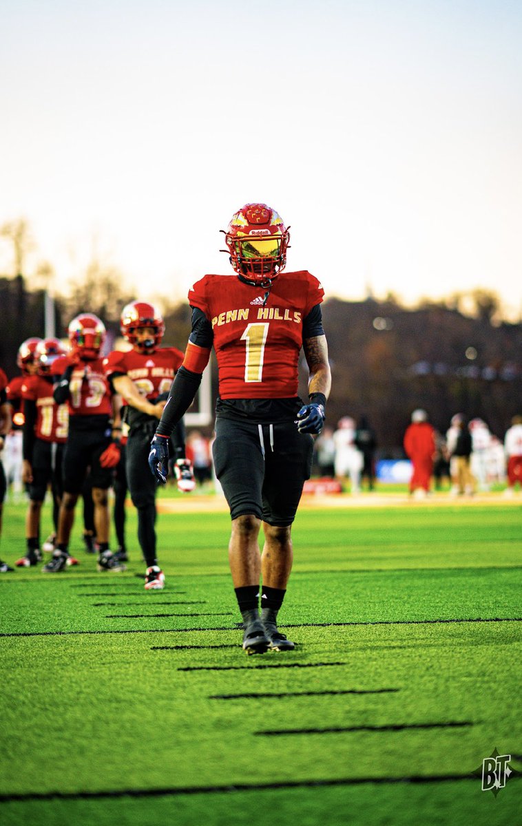 NaytelAmillion's tweet photo. https://t.co/RbwHjrqbQG
last ride szn film!!
1.3k+ rushing yards 
20tds
80+tackles
2ints
10pbu
@CoachChuck06 @WesleyLavaughn @wpialsportsnews @WPIAL_Insider @EdOBrienCFB https://t.co/cGHd40LLL0
