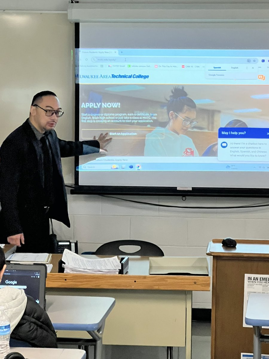 RoundTableOC's tweet image. Thanks Mr. Vue from @matcmilwaukee for helping our students apply today!  Always one of the best days in @RoundTableOC