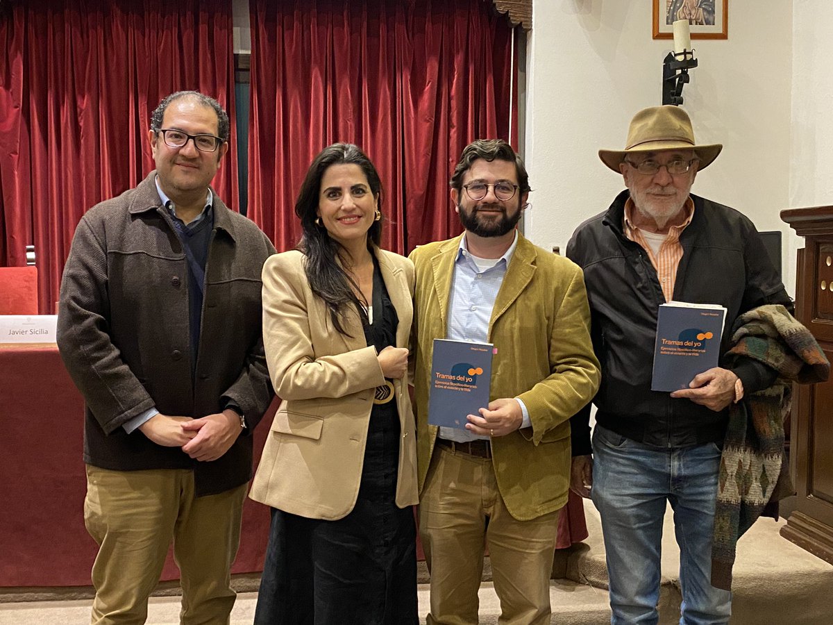 ClauAgSa's tweet photo. Ayer @diegoirosales presentó su libro “Tramas del yo. Ejercicios filosóficos literarios sobre la vida del viviente”. 🙌🏽 https://t.co/DcnXRqoJj3
