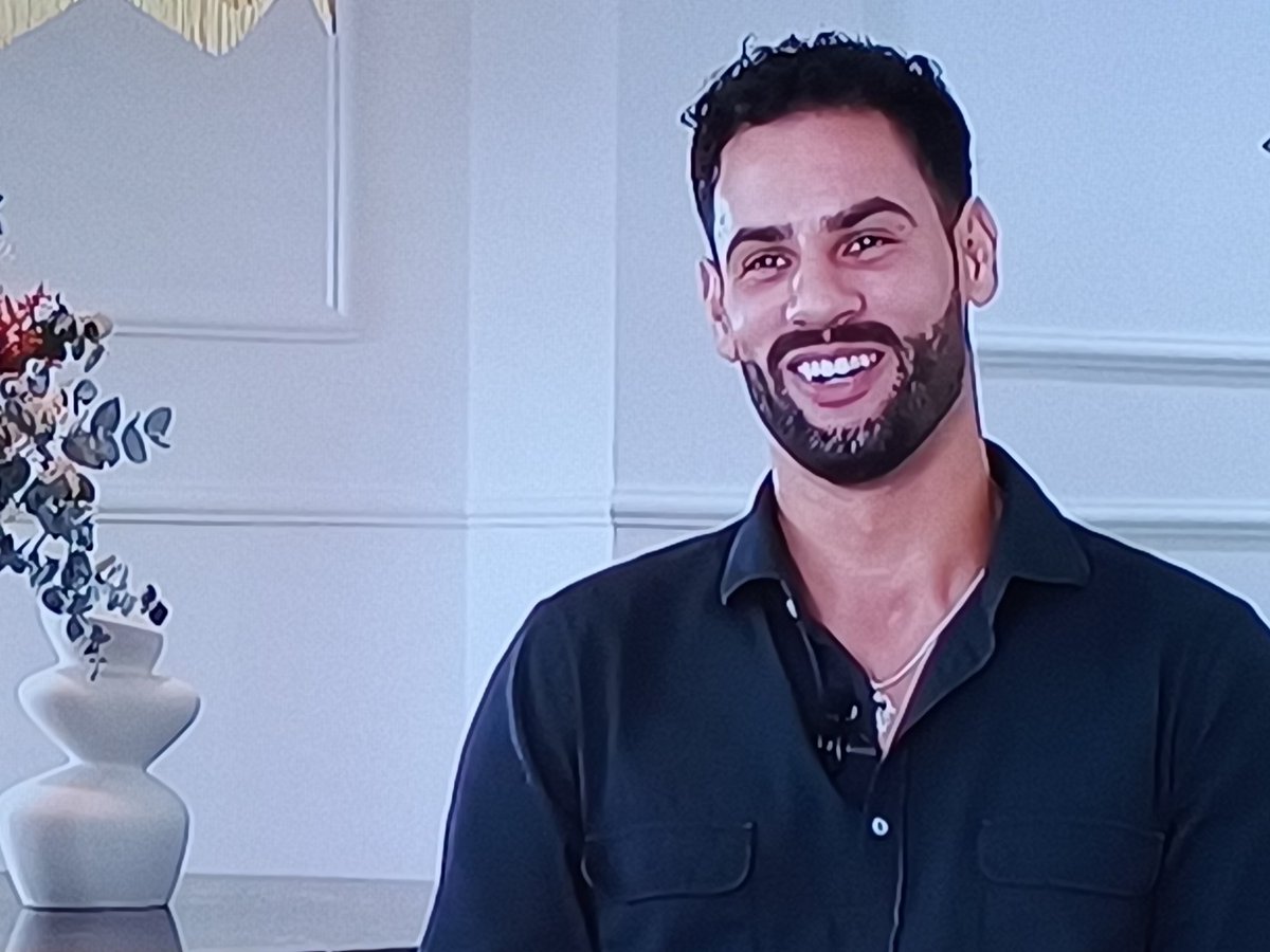 bossbladeone's tweet photo. Asraf, se te ilumina la cara cuando hablas de Isa. Serás un magnífico padre.
Si lo eres con Alberto ya tienes experiencia. Se nota que eres buenísima persona.
#DeViernes https://t.co/ExKIpAkXtQ