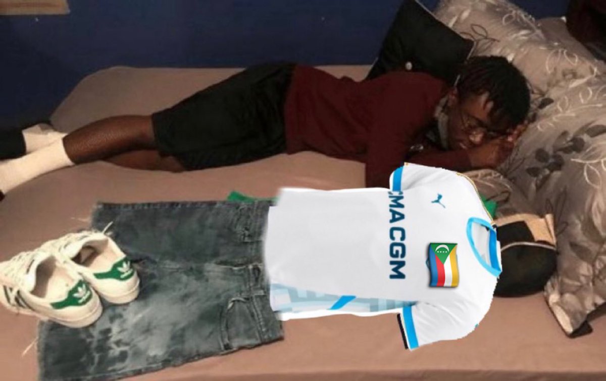 tommy31r's tweet photo. Mdrrr vous allez vous habillez comment pour aller à l’aéroport direction l’aéroport pour le Maroc moi je suis prêt #GAMCOM https://t.co/TyZpfltw3c
