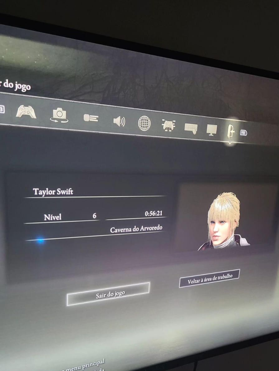 thatstheswift's tweet photo. you look like.. taylor swift... in this light... https://t.co/mrWxTM2awK