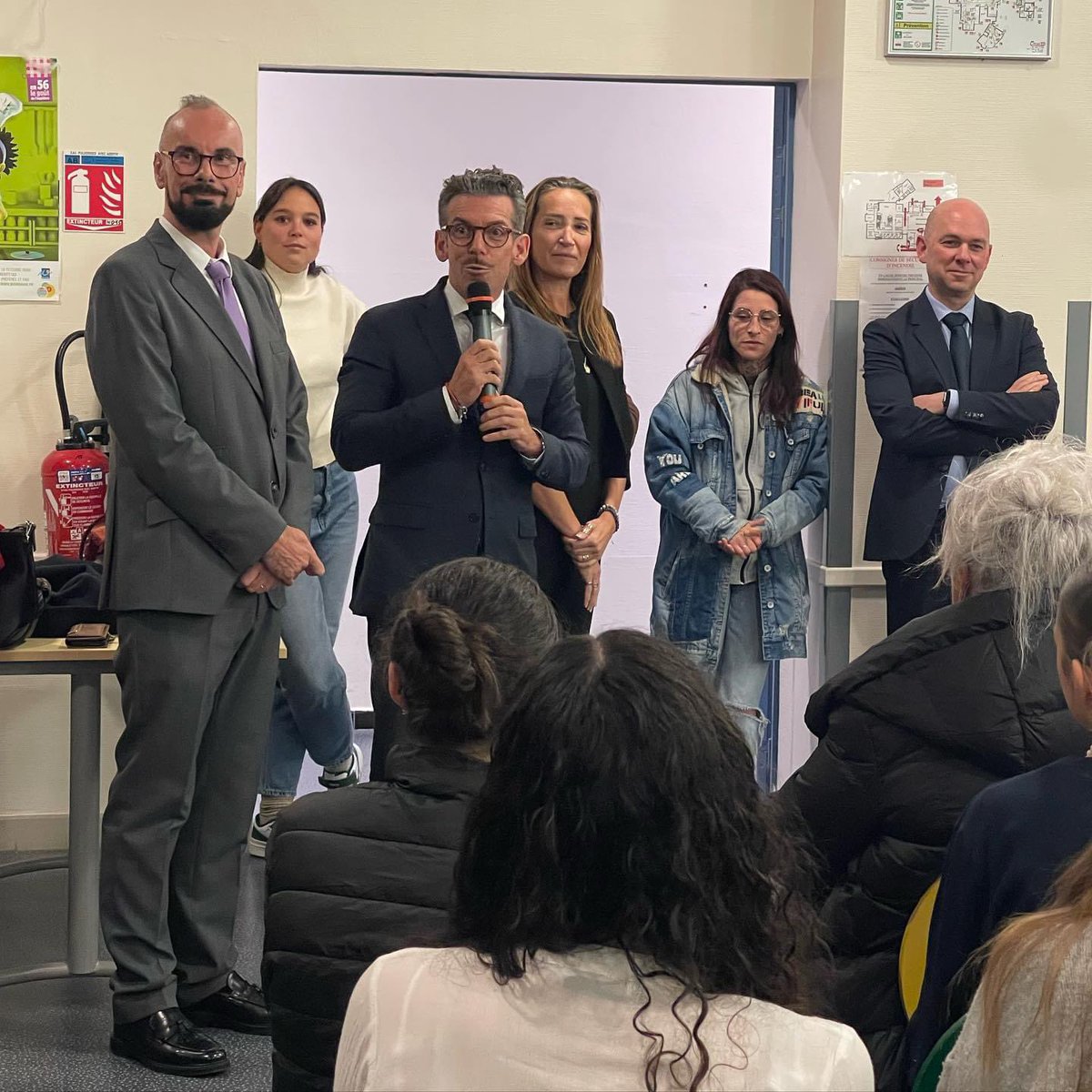 RonanLoas's tweet photo. 🎓 Félicitations aux diplômés du Brevet National au collège Charles de Gaulle ! Une belle soirée pour célébrer leur travail, leur persévérance et leur réussite. Bravo aux élèves et merci à l’équipe éducative pour leur engagement ! https://t.co/oC0LL3hw9o
