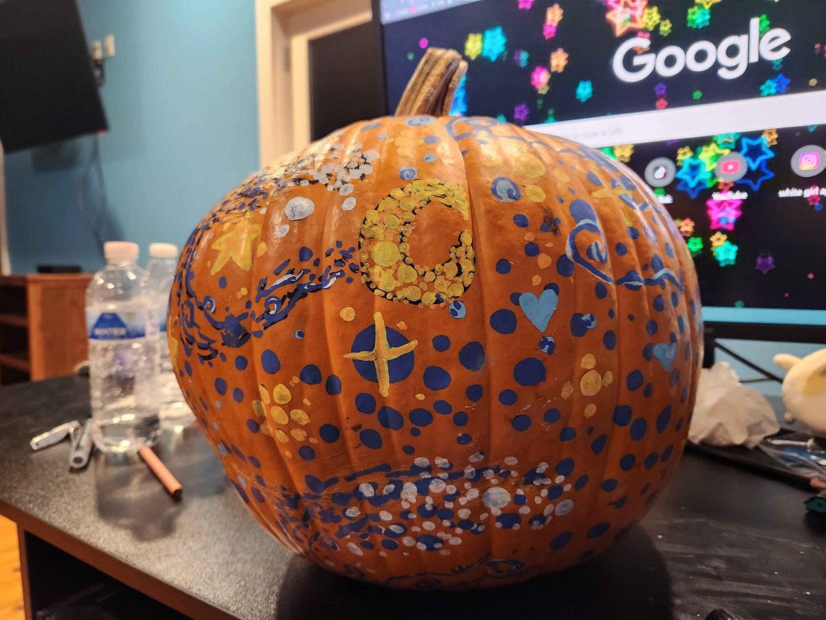 Human_CaKE's tweet photo. MADE THIS FORM DEVIANT ART!! please go follow me perchance! I indeed follow back!!  https://t.co/gIiLuq8eY4

#halloween2024 #halloween #pumpkinart #art #pumpkincarving #silly #fun #goofy #spooky #StarryNight #night #artidea #ArtistPromo https://t.co/MagK9vH9gy