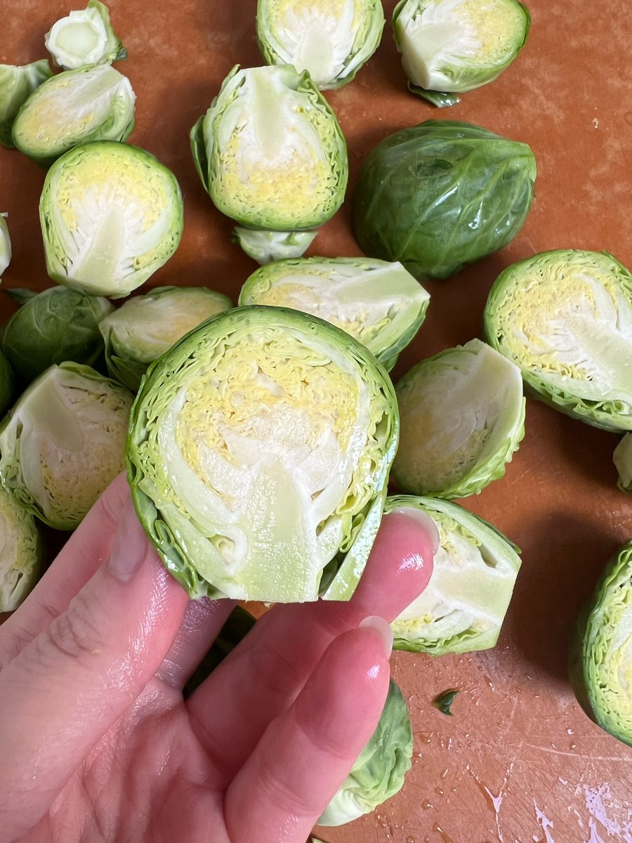 SikfanKitchen's tweet photo. Miso Butter Brussel Sprouts! A perfect side dish for #Thanksgiving 🍽️ Brussel sprouts are packed with vitamin C, K, fibers and antioxidants making them one of the healthiest #vegetables👌Full recipe is written in the description of the video: https://t.co/DH8MJGlNus https://t.co/oBeHSF3gHA