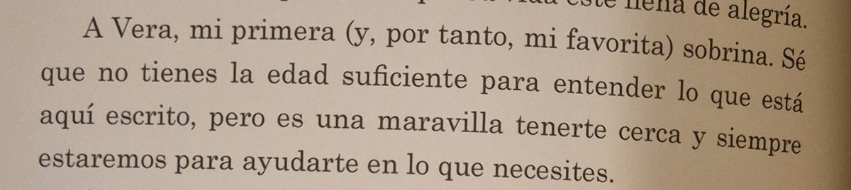 Por fin tengo en mis manos el nuevo libro de <a href="/ArtoriusI/">Arturo López Fdez</a>, "Las violetas solo crecen en la oscuridad" de <a href="/esdrujulaed/">Esdrújula Ediciones</a>. Un libro para los amantes de la fantasía. Con especial dedicatoria a su sobri 😜!
En su librería de confianza o en Amazon!