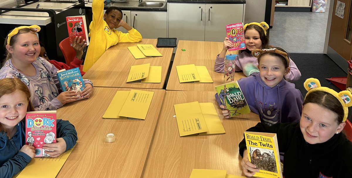 AntoninePrimary's tweet photo. Mrs H was delighted to hear all about the fantastic reading experiences from some P5/6 and P6 children today. Lots of good discussion around their class libraries and very enthusiastic readers! βοΈπ« #LearnerConversations #PupilVoice https://t.co/ip9VZV5p3c