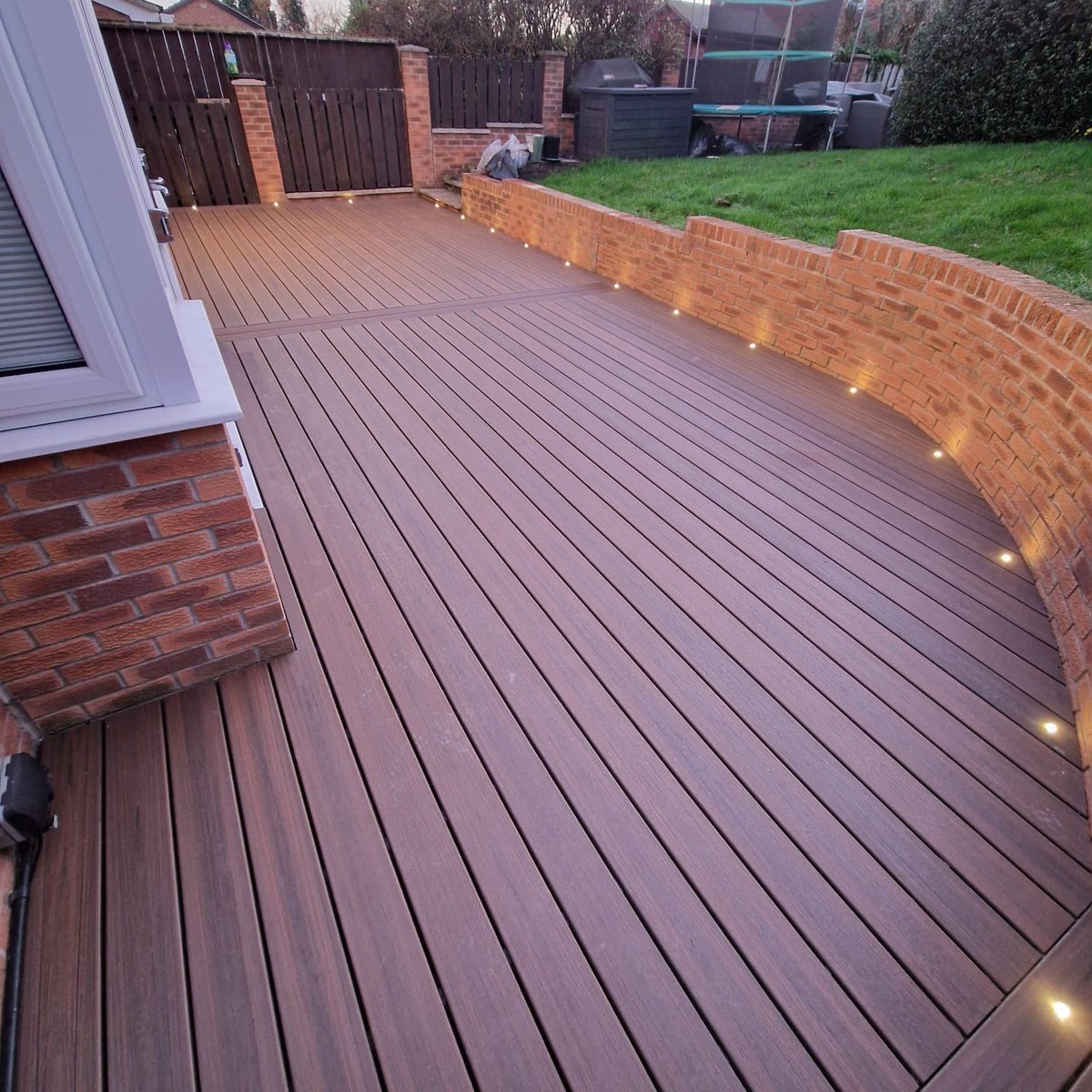HeritageDecking's tweet image. 🌟Summer days are behind us now , the clocks have gone back and the weather is moving into cold, wet and shorter days . Do you have an old timber deck that is struggling to hold up to another winter ? Heritage Decking Transformed this deck in TREX Toasted Sand