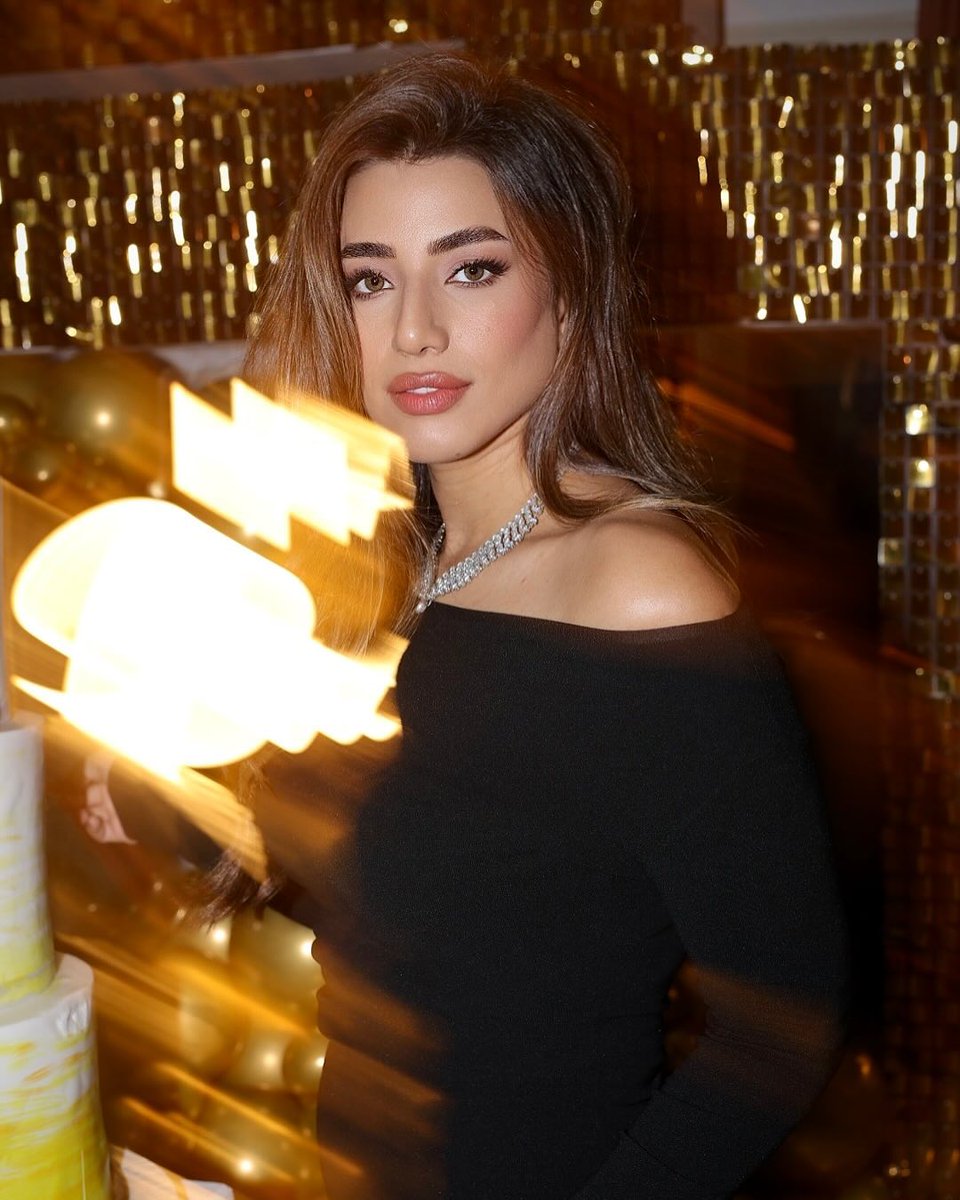 HaidySnapchat's tweet photo. عيد ميلاد الللية مين🥳❤️كل سنة و أنتي طيبة يا ديدا و عقبال ١٠٠ سنة و أنتي منورة حياتنا بجمالك و صوتك و أخلاقك يا أحلى فنانة في الدنيا و تحققي كل اللي في بالك يارب و نفضل سوا أهلك و فانزك و عيلتك دايما 🎂🎉🎈
@HaidyMoussa | #HaidyMoussa 
#QueenOfNovember 
#ملكة_نوفمبر #هايدي_موسى https://t.co/0OGKkaa1qE