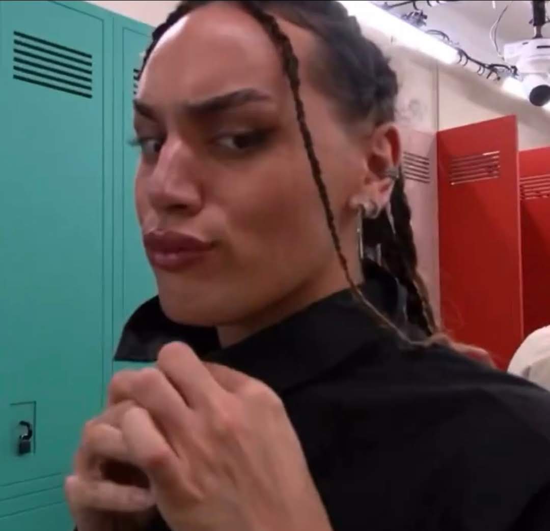 CitationsFancy's tweet photo. oh bah tient les miss france qui débarquent pile quand c'est ulysse #StarAcademy https://t.co/ep0VvrJmJB