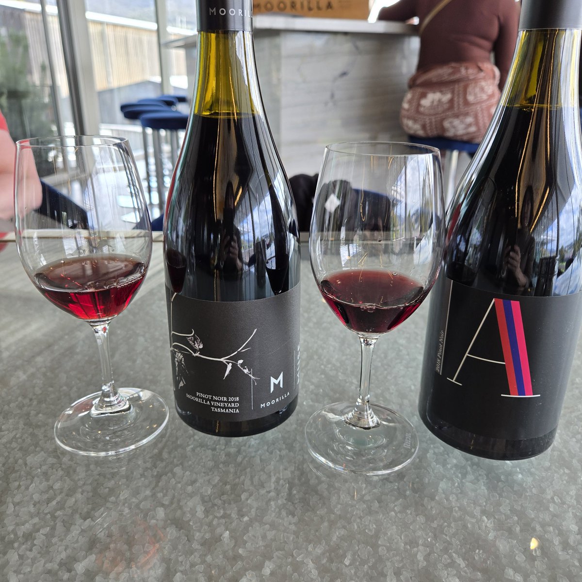 vinicuest's tweet photo. テイスティングは、一番←のスパークリング、左のリースリングがお気に入り。
ドメーヌAの醸造も手掛けているので併せて試飲させてくれました。
#地球半周の旅
#ミーまずはタスマニアへ
#ていうかお仕事です
#RHWS https://t.co/aC352km9T8