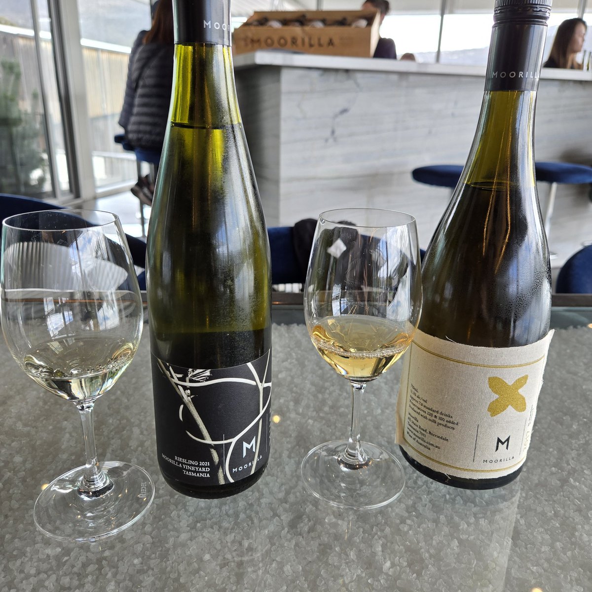 vinicuest's tweet photo. テイスティングは、一番←のスパークリング、左のリースリングがお気に入り。
ドメーヌAの醸造も手掛けているので併せて試飲させてくれました。
#地球半周の旅
#ミーまずはタスマニアへ
#ていうかお仕事です
#RHWS https://t.co/aC352km9T8