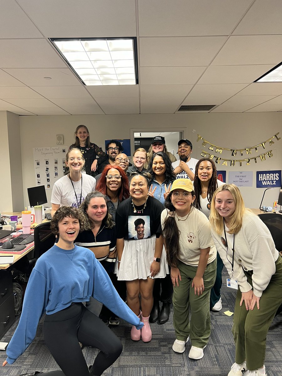 brynnaquillin's tweet photo. Couldn’t be prouder of the work our Digital Organizing team did this cycle. 

Anyone would be lucky to work with this brilliant, passionate, hardworking group of folks. Hire them! https://t.co/5zV1PFp9F6