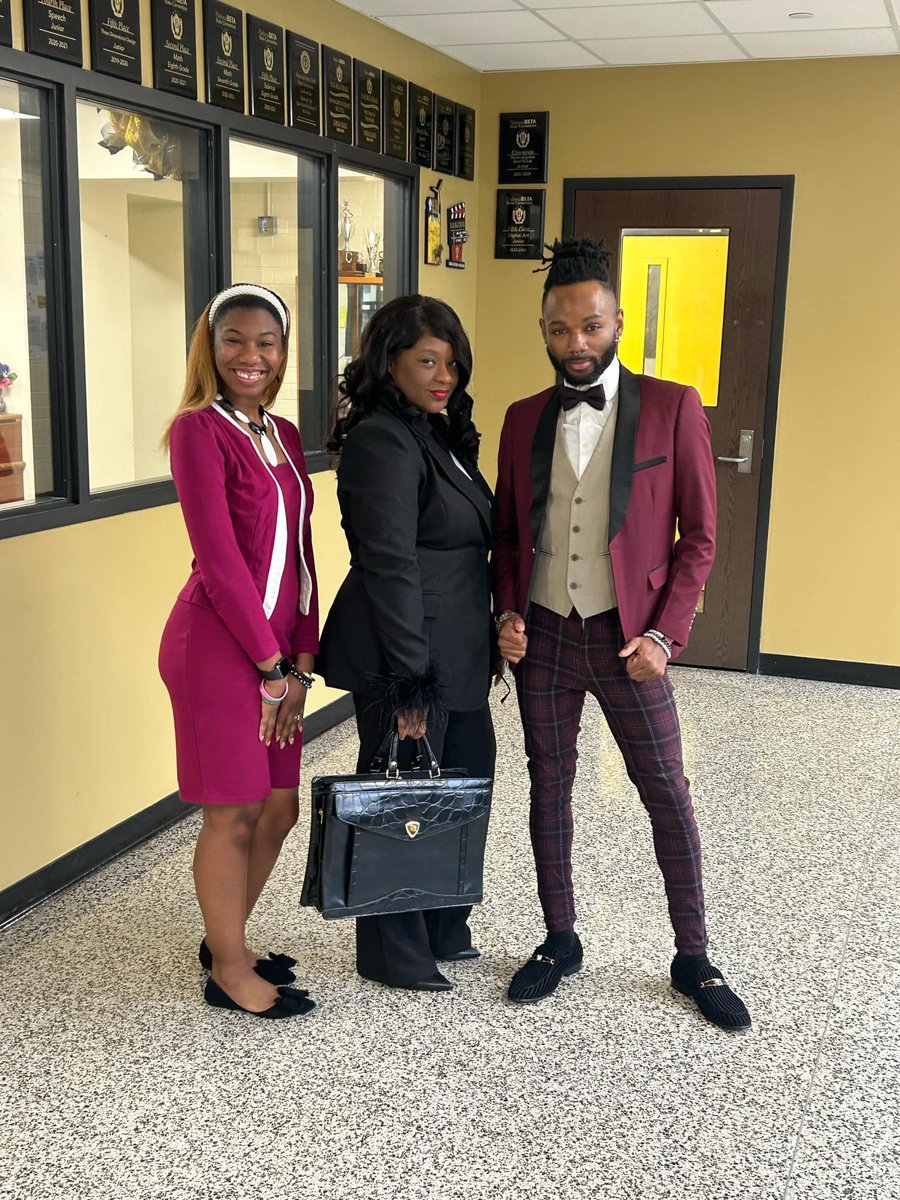 DMiller3374's tweet photo. The last two days of National Career Development Week have been phenomenal! This has truly been a week to remember. Thank you to everyone who made it so impactful for our students! #CareerDevelopment #BrightFutures @FairfieldMiddle https://t.co/3Lj35RI57l