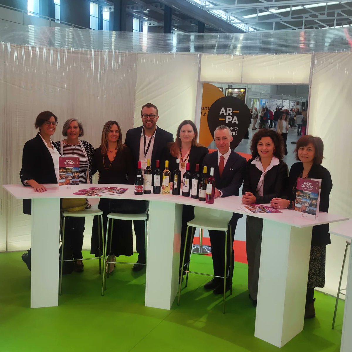 RutaVinoArlanza's tweet photo. Durante el día de hoy, hemos continuado en @feriavalladolid ⬇️
👉Asistimos a la inauguración de Arpa-Intur 2024.
👉Participamos en los Foros de #arpa 
👉Presentamos la #rutadelvinoarlanza
en #intur en el stand de @CyLEsVida
👉Saludos oficiales y  encuentros con #rutasdelvinocyl https://t.co/dlu9iI7eDw