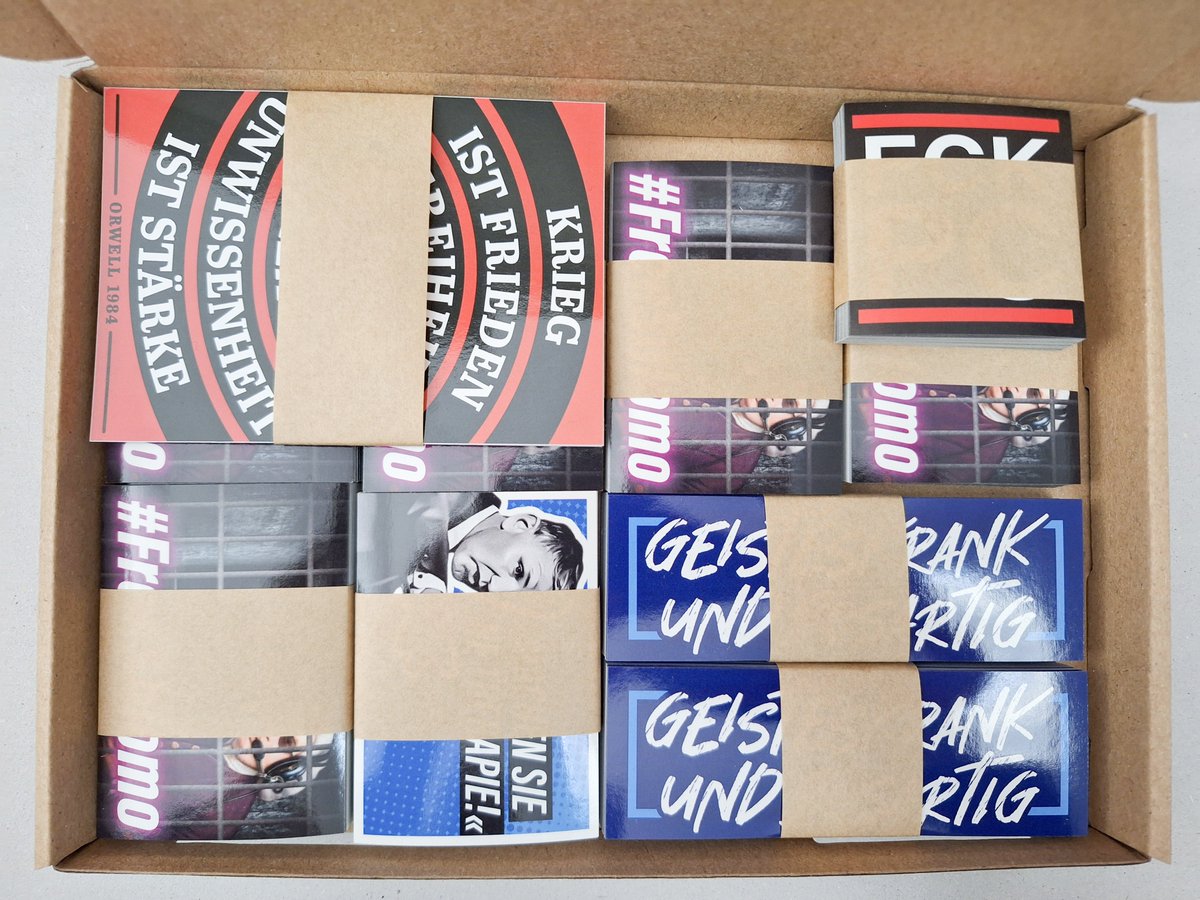 basiertesticker's tweet photo. Jetzt ist alles bei der Post.
Viel Spaß mit den Stickern und allen anderen ein schönes Wochenende!
#FreeShlomo #Orwell #Hoecke #FCKPC https://t.co/1XLH3jrbRx