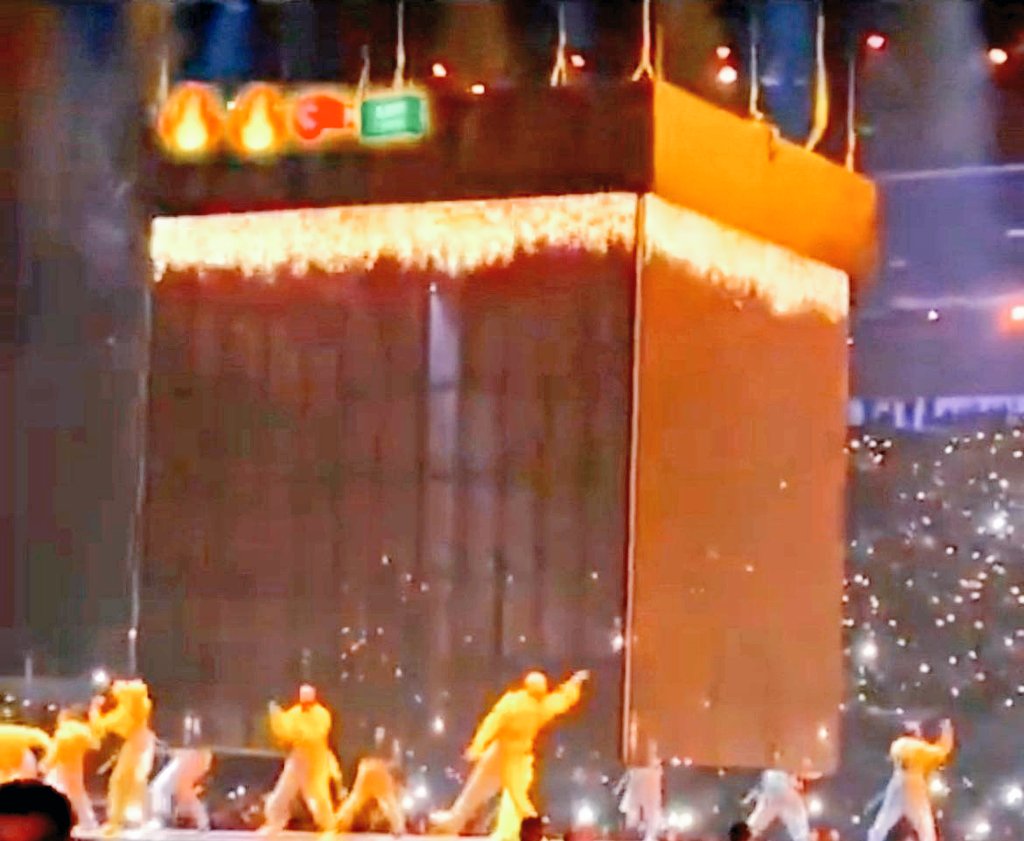 لم نعد نطلب منكم احترام معاناة الناس في غزة ولبنان .. نريد فقط ان تفسروا لنا مالذي بحدث ؟!!

ايام وانا اتابع ما حدث في الرياض من كفر بواح ولم استطع التعليق لاني مش مستوعب ولا فاهم ماذا يريد حكام السعودية ان يوصلوا لنا من رسالة واين يريدوا ان يصلوا بالناس هناك 

هل كفروا 
هل سلموا