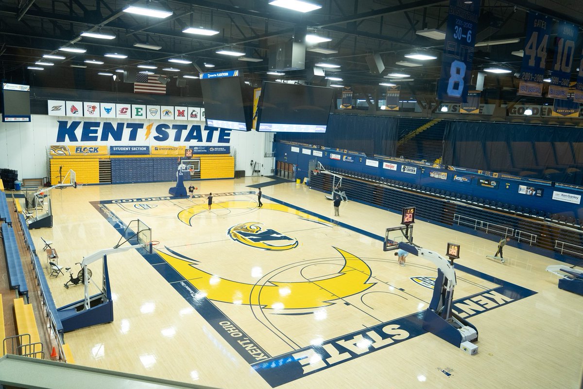 Our beautiful home floor in the M.A.C. Center is our Photo Of The Week! Big shout out and thank you to <a href="/KentStFacandOps/">Kent State Athletic Facilities and Ops</a> for their excellent work. 

#GoFlashes⚡️