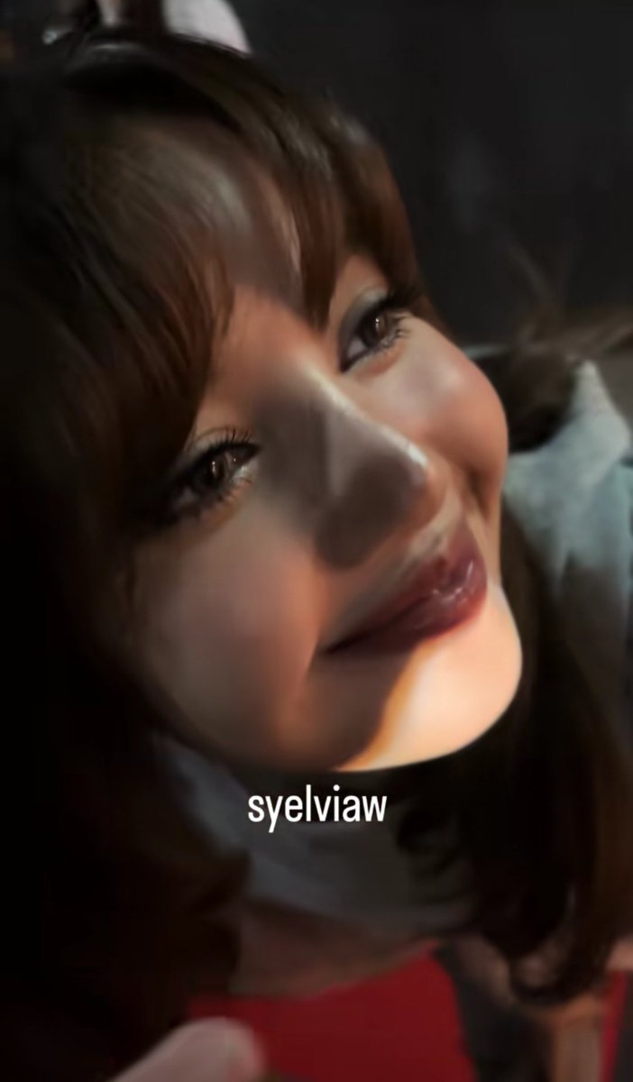 TrikruLexaWoods's tweet photo. IMAGINE BEING THIS CLOSE TO LISA 😭😭😭

ADA LISA DI JAKARTA
#LiliesIndoCintaLisa
#LisaxJakartaFanMeet https://t.co/ZIR2CBaZeH