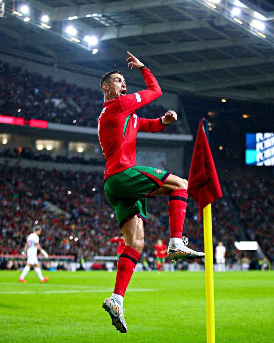 CR7Brasil's tweet photo. Gênio. https://t.co/mOX8XQBDLu