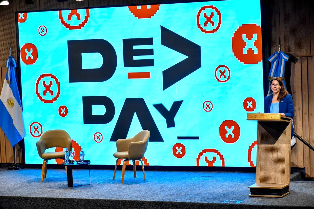 CorrientesGob's tweet photo. ¡Concluyó el Dev Day 2024! 💡 Más de 500 personas participaron en este evento organizado por @telcorrientes en el auditorio Julián Zini del @BancodeCtes, que propuso charlas sobre IA, UX/UI y videojuegos, con el fin de impulsar la innovación y el desarrollo tecnológico. https://t.co/3HIxiVBTWK