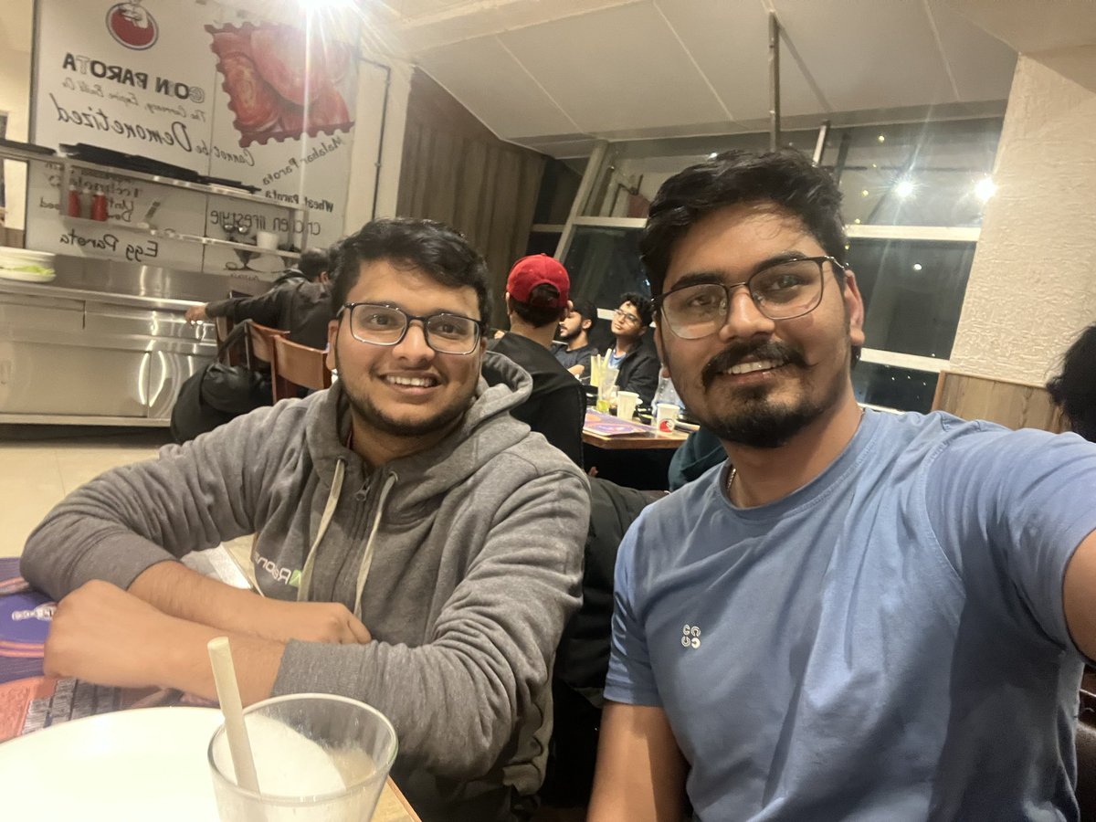 sprakash_16's tweet image. Guess who I bumped into at dinner?
@SinghDevHub ! Super down-to-earth.
Such a cool moment.
#TechCommunity #TechInspiration
