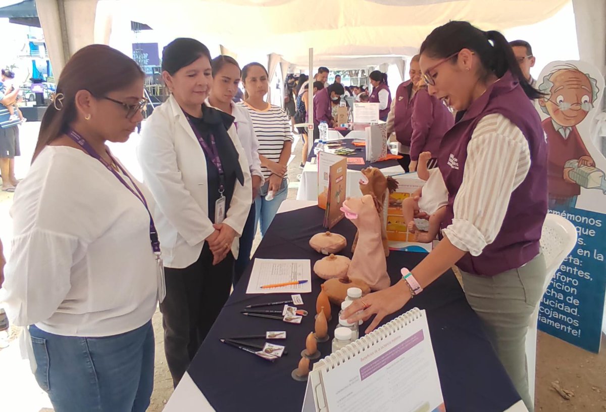 Salud_Guayas's tweet photo. @InfanciaEc Además, recorrió los stands informativos de @Salud_Ec 

✅Atención médica y entrega de medicamentos💊.
✅Vacunación💉 de esquema regular e #Influenza.
✅Alimentación saludable y nutrición🤱
✅Agua Segura💧

#EcuadorSinDesnutrición https://t.co/rU1rK8QUDW