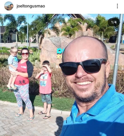 reportersalles's tweet photo. Uma família destruída 

Joelton Gusmão de Oliveira, de 47 anos, e sua esposa, Alessandra Faria, que aparecem ao lado de seus filhos nas fotos, foram ambos condenados pelo STF a 17 anos de prisão por envolvimento nos atos de 8 de janeiro. 
Joelton, que estava na Argentina, foi capturado nesta quinta-feira (14).