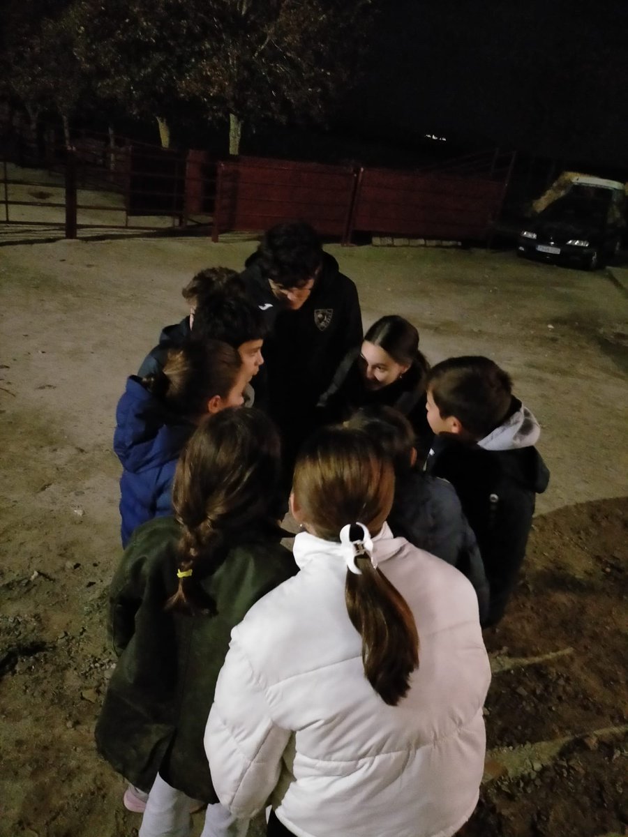deportesdipusal's tweet photo. La velada en #SalvatierraDeTormes está interesante y divertida. Enseguida tocará retirada 💤 para nuestro grupo #Multiaventura @dipusalamanca porque mañana nos espera un día intenso y emocionante!! https://t.co/RbO6MAdZ7z