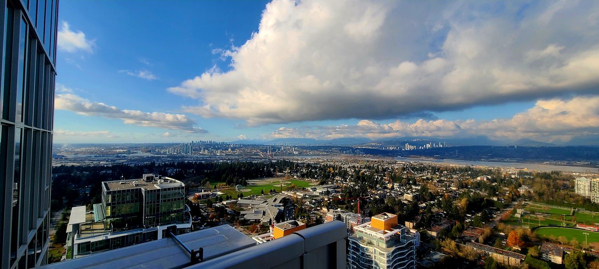 BrowntoBure's tweet photo. 44th floor of one central in Surrey. #workviews https://t.co/6SHJT2YoAx