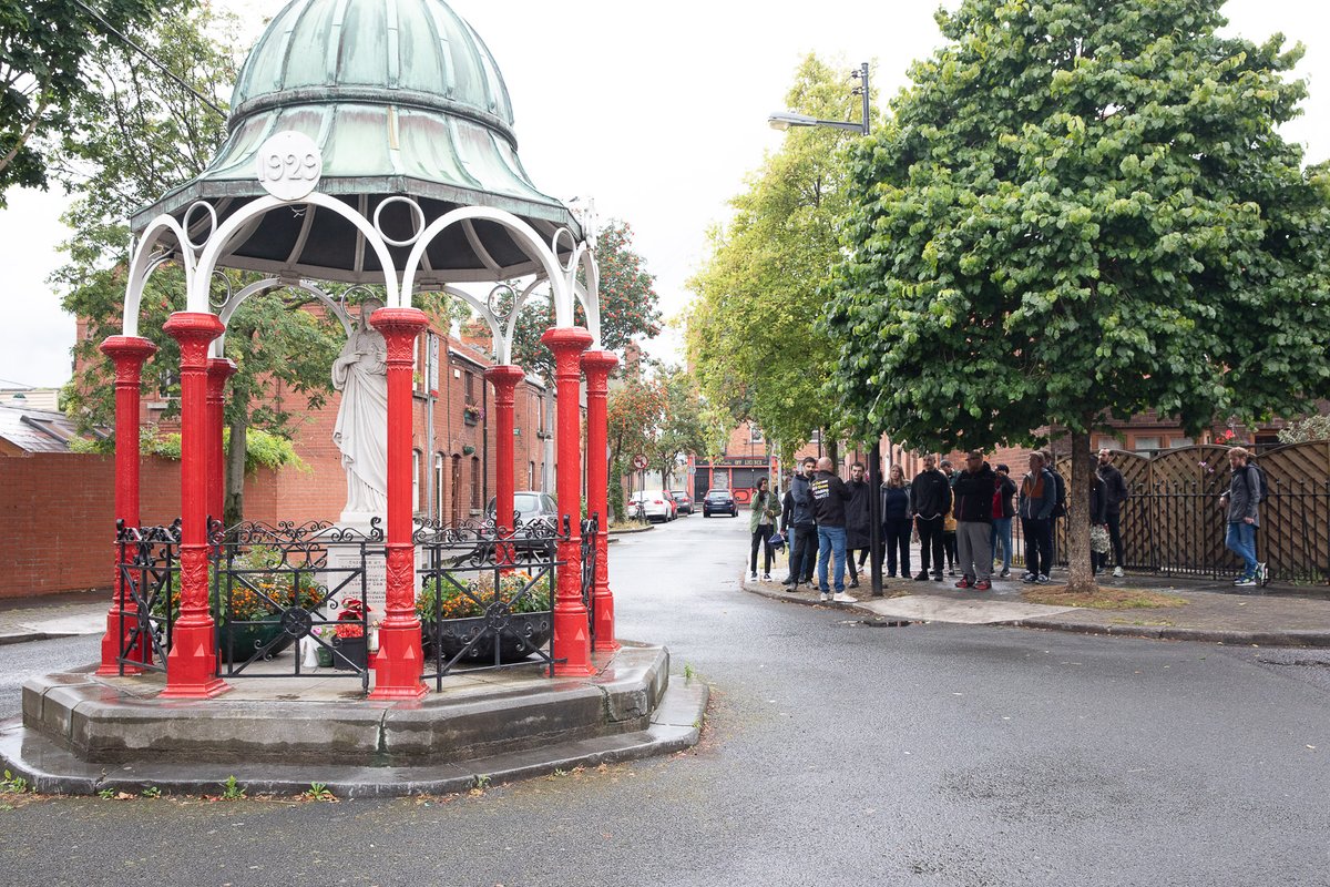 Last minute Christmas presents? We've got you covered.
This Christmas, what better present to give your loved ones than an experience off the beaten track.
inourshoeswalkingtours.ie 

#InOurShoes #LoveTheLiberties
#Community #SocialEnterprise