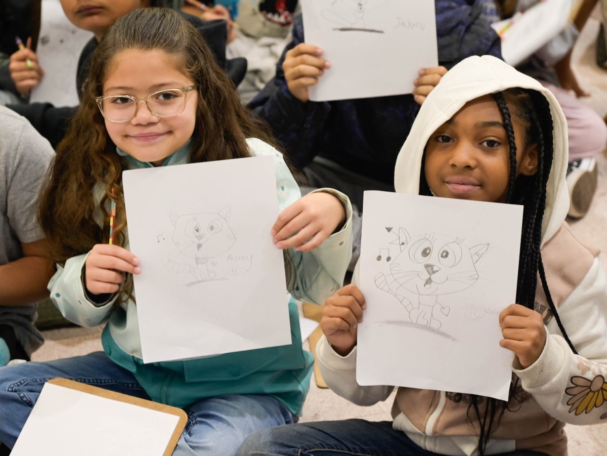 SBCountySchools's tweet photo. What an incredible literacy assembly at Hemlock Elementary School! Students showed off their listening and drawing skills during a guided art lesson that had students laughing and learning together. Keep up the great work, Hemlock Huskies! ๐จ๐๏ธโจ
#SBCountySchools #Vision2Read https://t.co/834J6CaK4K