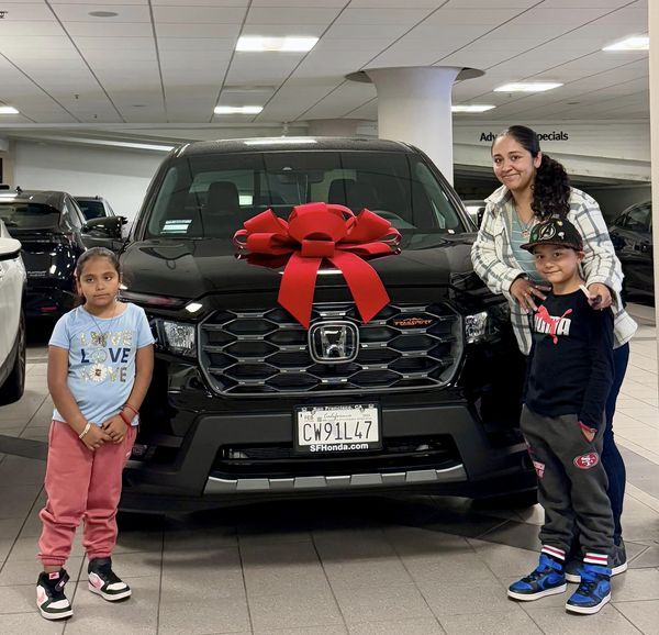 SF_Honda's tweet photo. Always the best and honest deals ❤️
Drove over hundred miles away just to take advantage of our end of the year program. Trading in their accord for a brand new 2025 Honda Ridgeline trailsport!
Congratulations to Beatrice &amp; Mario’s FAMILY on this beautiful truck. Our team... https://t.co/rkRGdaoMeW