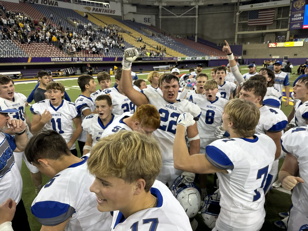 MarkWoodleyTV's tweet photo. Grundy County only has 4 high schools. Three of them, Gladbrook-Reinbeck, Grundy Center, and Dike-New Hartford, will play for state football championships next week. #iahsfb https://t.co/nGtQzzw15N