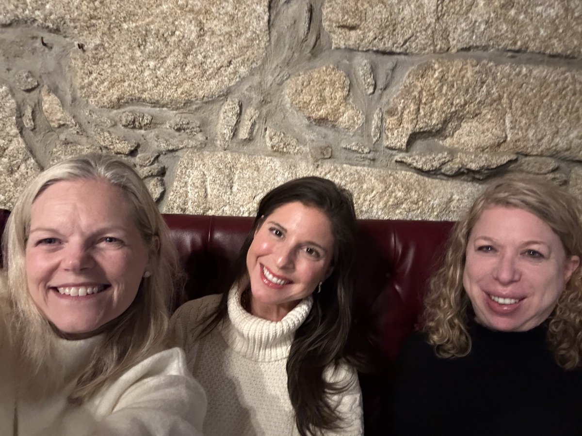 claireatki's tweet image. Gals weekend in Porto, Portugal ⁦@sarafischer⁩ #LisaDallos #fishfish #WebSummit
