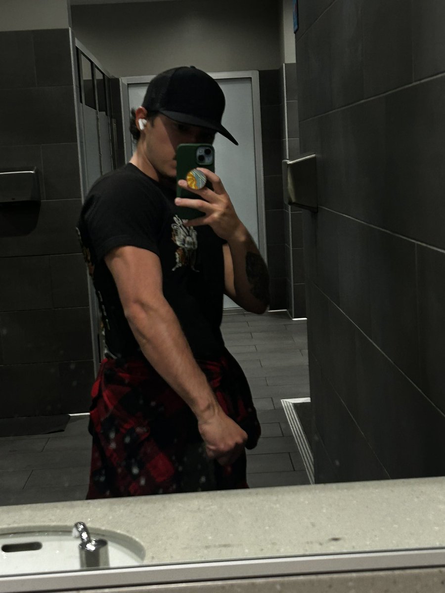 TheAuthLuis's tweet image. It’s Friday hope y’all have a good one and also daily reminder to not be a cvnt if you having a bad one #GoodFriday #GoodWorkout