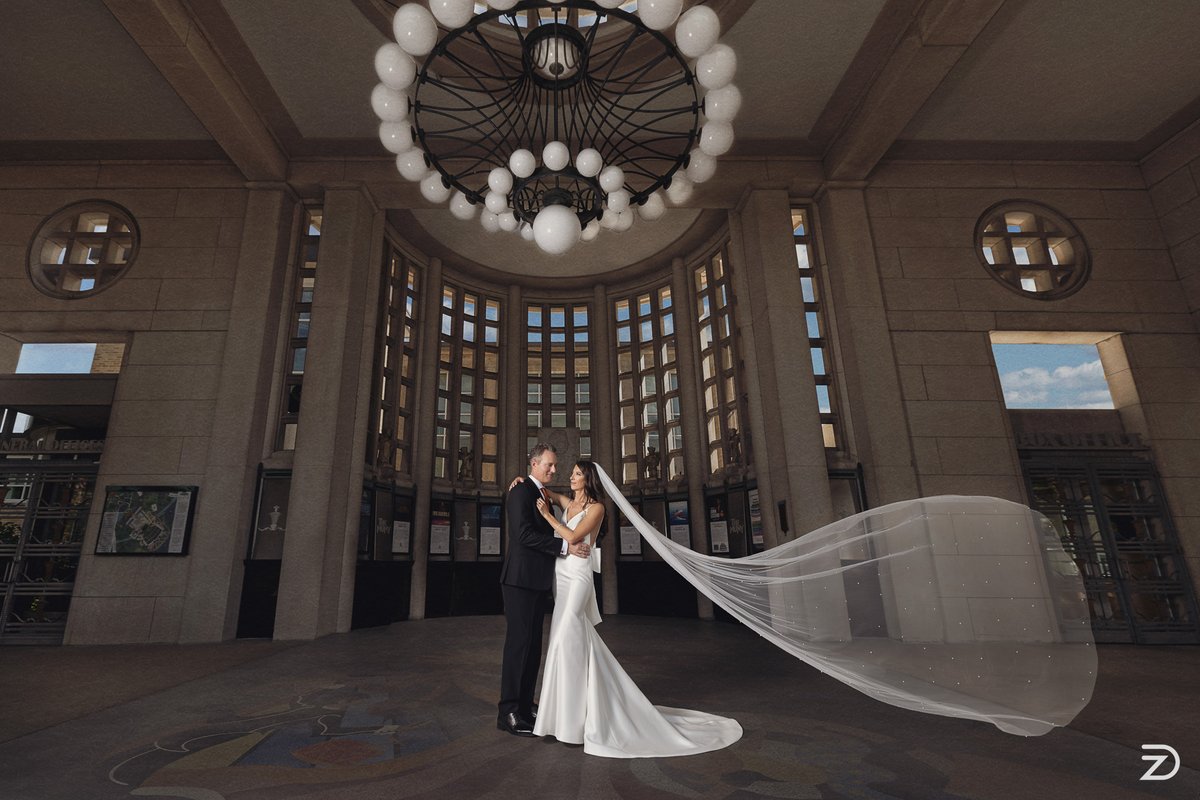 Picture-perfect day for Laura + John. Loved working with them.

Booking 2025 Weddings // zachdalin.com/st-louis-weddi…