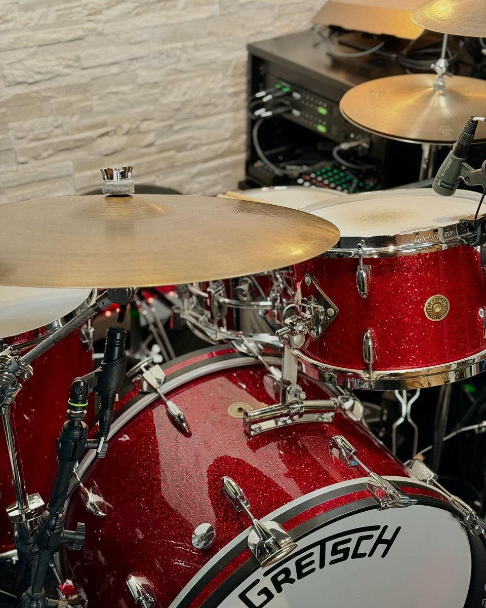 AudientWorld's tweet photo. Take a look at this awesome drum recording space featuring the EVO Expanded System from @woodhouse_hrs 🤩💪

Link 🔗👉 https://t.co/p02lPD7c4l

#musicproducer #music #production #audiorecording #recordingaudio #musicrecording https://t.co/VFxAVxb6oU