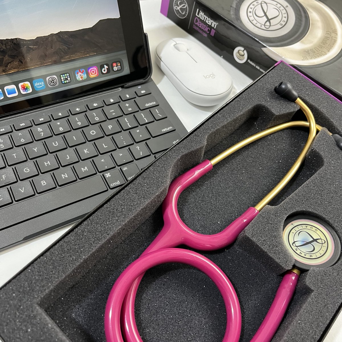 Zayastudies's tweet image. ⌕ :  | #studytwt #studytwtbr |

• zaya 
• vestibulanda de medicina
• foco: enem

✩ inglês, tennis, jogos, cubo mágico, grey’s anatomy…

♡/↺ = moots ೀ