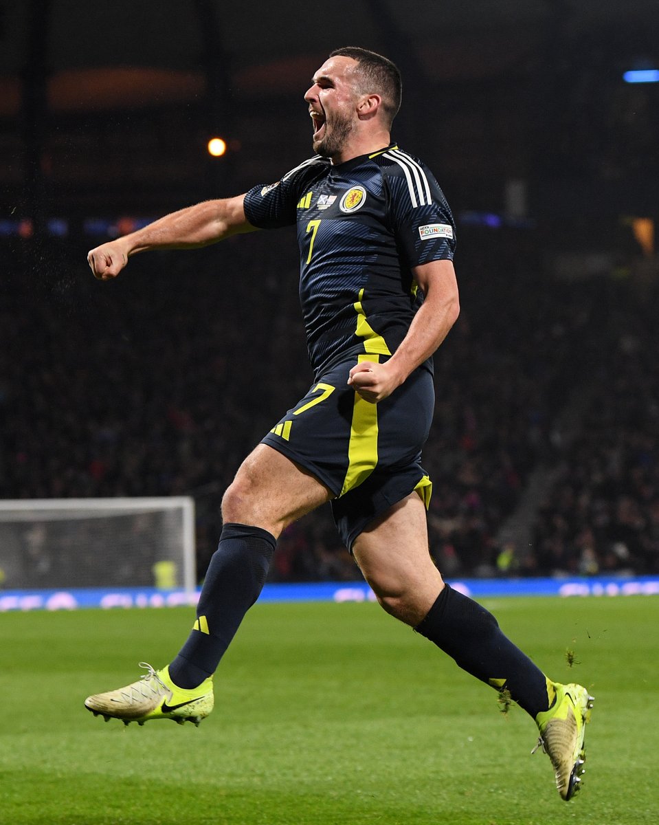 McGinn with the winner 💥

#NationsLeague