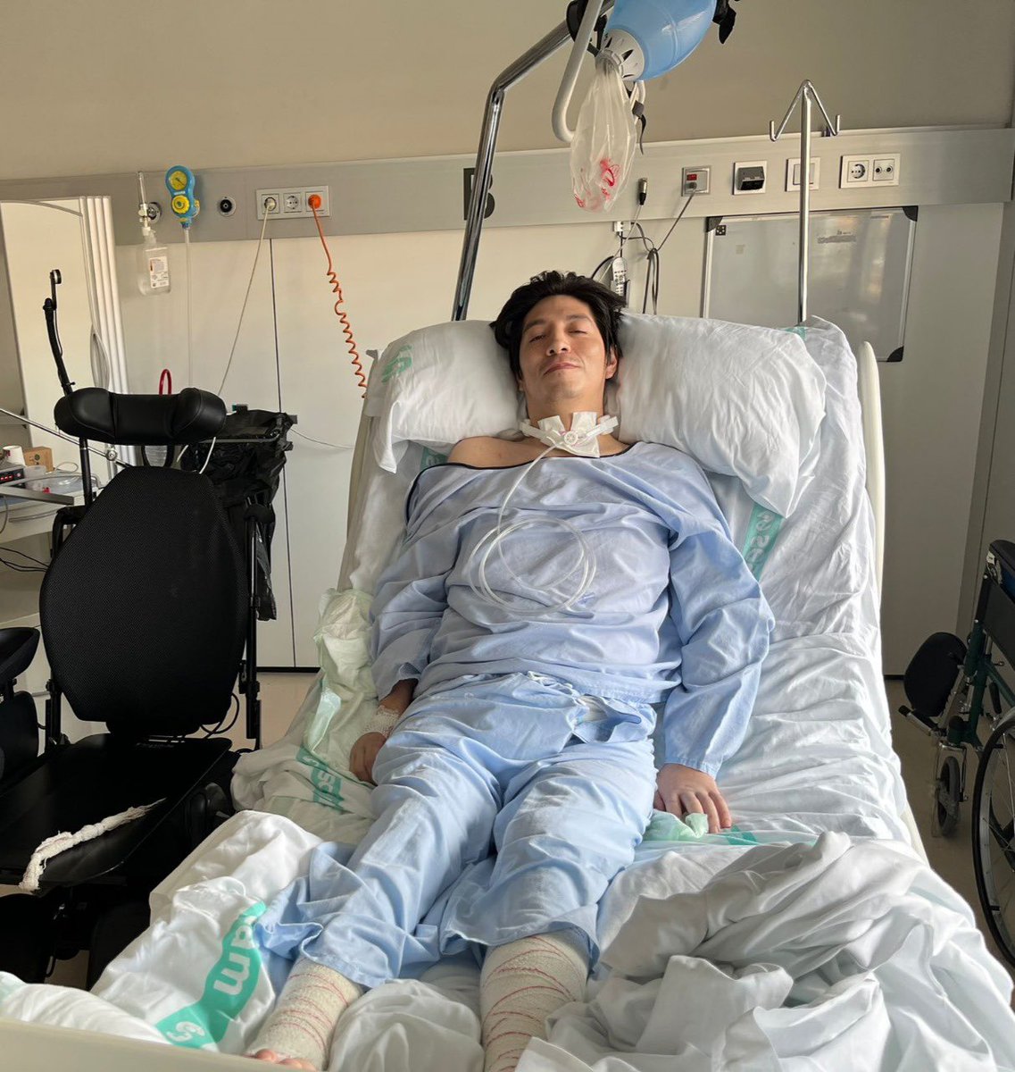 JeronimoMeneses's tweet photo. Renato, abogado de 37 años, quedó cuadripléjico tras un atentado en junio de 2023. Sin respuestas ni apoyo de las autoridades, busca esperanza en un tratamiento en México para recuperar movilidad. Ayúdanos a recaudar fondos para su rehabilitación. 

https://t.co/mH7S1FeRa5 https://t.co/hJUgGQT6s9