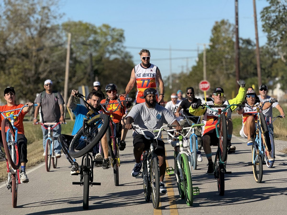 sebikes's tweet photo. How would you like to get picked up from school like this!? π² That's the #secrew about to pick up @lilporkchop in Houston. So awesome! The Houston Hoedown is going off! Photo by @bigbikefamily. #sebikes #sebikeslife https://t.co/Ar1JIEfgmo