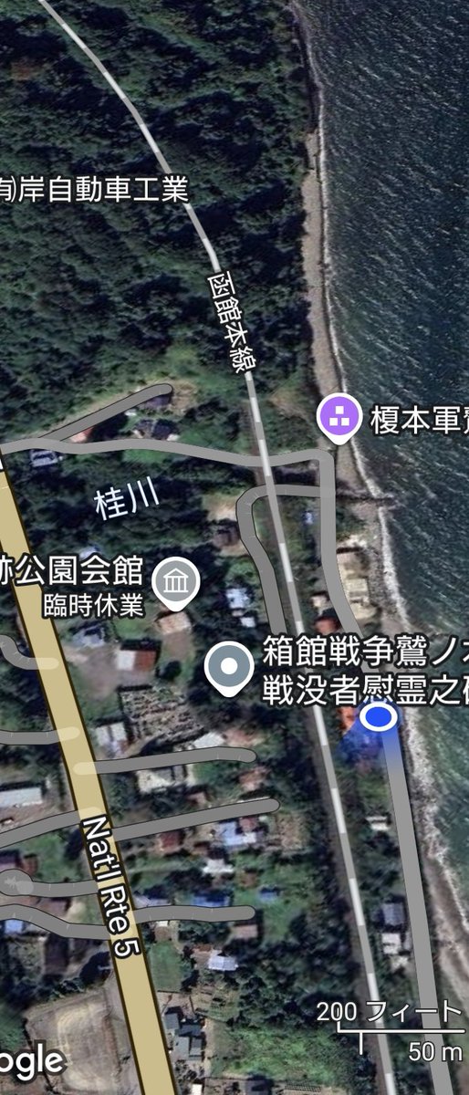 swa785's tweet photo. いた
旧桂川駅跡地あたりに止まってるこれっぽい
森側の踏切は踏板大破してて車両通行不能
どれが脱線してるのかまではわからん https://t.co/pMZDGlDzkb