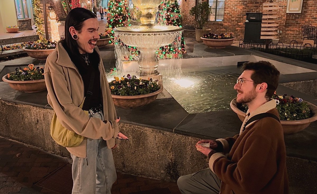 evhack's tweet photo. back for some good news, i’m gettin’ married!! 💗 https://t.co/hyyZCHBhta